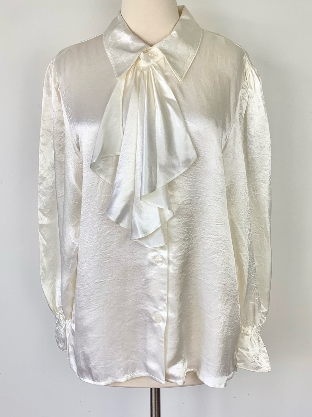 SALE Vintage 80s/90s Jaclyn Smith Pearl Ruffled Bow Blouse Top Size 12 Black Tie